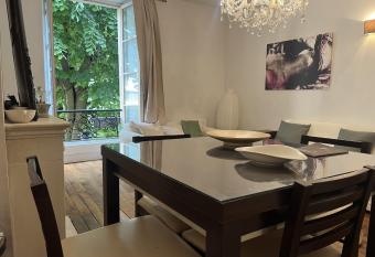 Royal Versailles Dolcevita St Louis allows 18 year olds to book a room