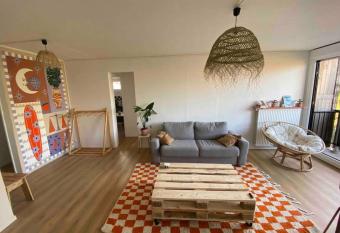 Grand T2    150m de la plage has Balcony rooms