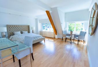 Lake view has Balcony rooms