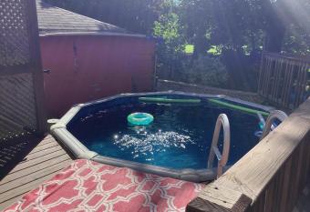 Central Niagara Falls with Pool and Sauna has Balcony rooms