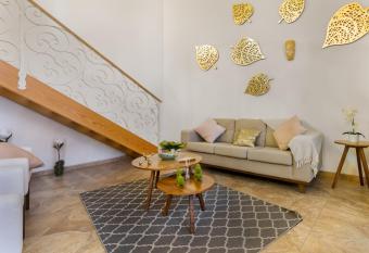 Casita Armon  a en coraz  n de SMA has rooms with a private hot tub