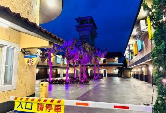 Yi MOTEL allows 18 year olds to book a room