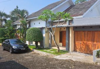 Penginapan Homestay Villa Pesona Alam Magelang Borobudur has Balcony rooms