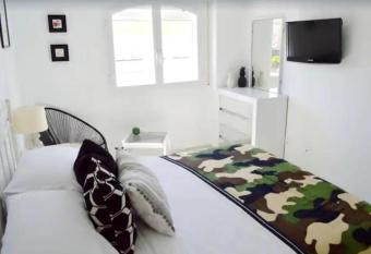 Apartamento Zodiaco Benalmadena allows 18 year olds to book a room