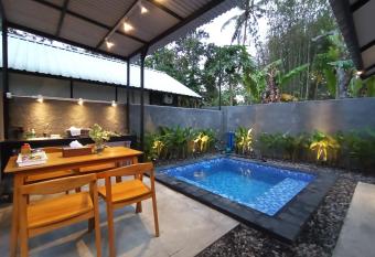 Niti Bhumi Villa has Balcony rooms