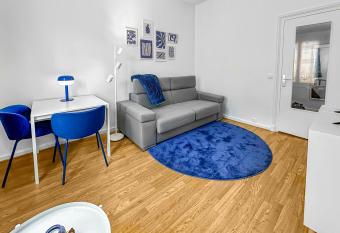 Hypercentre proche Paris Parking Metro Train has Balcony rooms