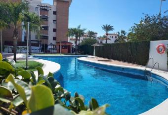 Las Terrazas de Playa Granada has rooms with a private hot tub