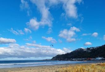 Beachside Retreat has rooms with a private hot tub