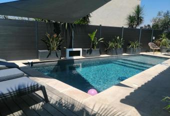 Superbe villa avec piscine has Balcony rooms