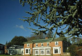 Best Western Plus Kenwick Park Hotel allows 18 year olds to book a room