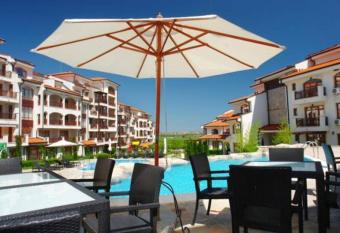 Scenic, 2 Bedroom Apt with Views has Balcony rooms