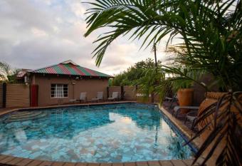 Happy Holiday Backpackers allows 18 year olds to book a room