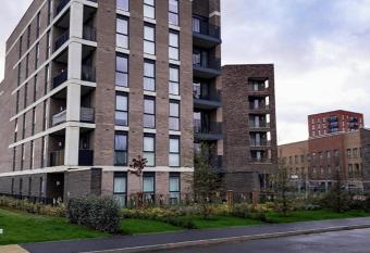 Brand New Stunning 2-Bed Apartment in Dagenham has Balcony rooms