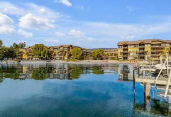 Your personal oasis! 3 bedroom condo! Top floor! has rooms with a private hot tub