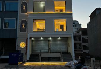 Hotel imperia has Smoking rooms