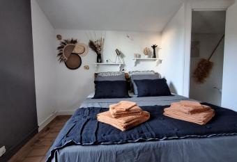 Villa Sisyphe allows 18 year olds to book a room