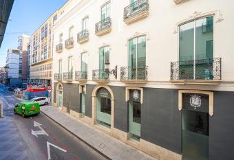 Pensi  n Ayuntamiento allows 18 year olds to book a room