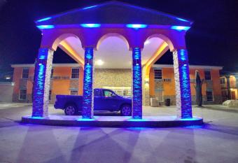 Alien Residence Inn has rooms with a private hot tub