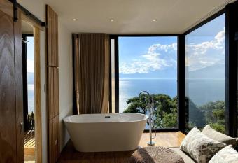 (null) has rooms with a private hot tub