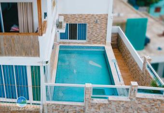 Villa del Mar has rooms with a private hot tub