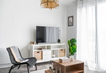   vasion Urbaine    Clamart has Balcony rooms