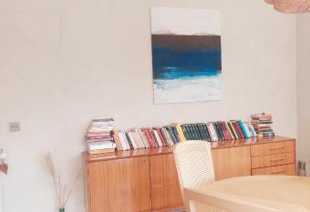 Villa enti  re avec jardin has Balcony rooms