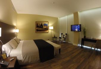 Hotel Majadahonda allows 18 year olds to book a room