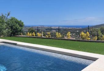 Hauzify I Casa Vistamar has rooms with a private hot tub