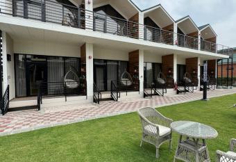 Tamimi Geshla Residency has rooms with a private hot tub