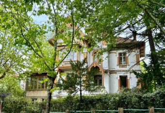 Demeure Arcachonaise de charme has Balcony rooms