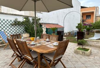 Il giardino di Violetta allows 18 year olds to book a room
