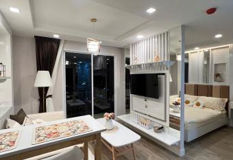 The prive boutique Bangsaen-                   709 has Balcony rooms