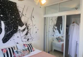 Sunrise Stays-Airport and zona colonial 15 minutes Beach 20 minutes has Balcony rooms