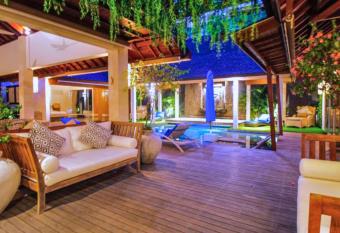 Kamila Aranne 3 BR Private Pool Villa JU12 allows 18 year olds to book a room