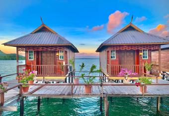 Parapat Water Village Resort has Balcony rooms