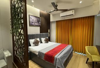 Luxury Deluxe suite by Gt Studios has Smoking/Balcony rooms