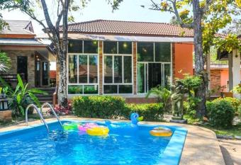 Phalaburi resort by dreamhouse has Balcony rooms