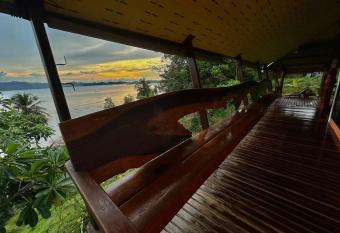 Chun Chom - Baan Lom Suay has Balcony rooms