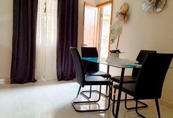 Lujoso apartamento completo has Balcony rooms