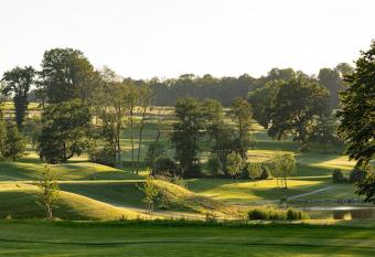 Charming apartment with Garden, Free Parking near Basel, Airport, Ger many, France, has rooms with a private hot tub