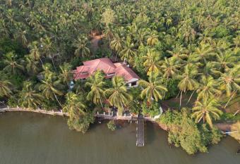 Bellevue Homestay - Ayurvedic Wellness Centre has Balcony rooms