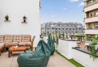 SkyCentral Bucharest has Balcony rooms