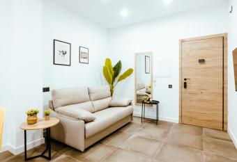 Apartamento nuevo en el centro de Murcia allows 18 year olds to book a room