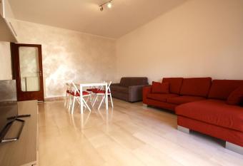 Frascati Holiday House has Balcony rooms