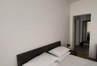 La Casa Di Gianna allows 18 year olds to book a room