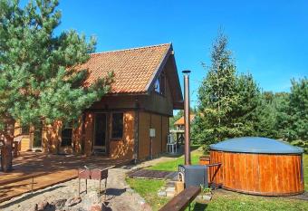 Kaimo turizmo sodyba, Sve  i   namai  has rooms with a private hot tub