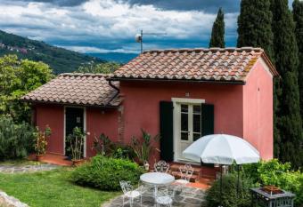 Residence Collecchio - Ortensia has Balcony rooms