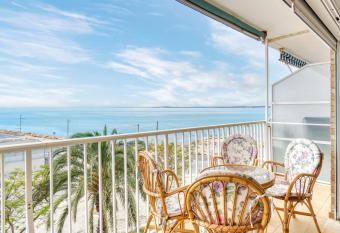 Sunflower Minato has Balcony rooms