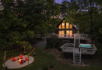 Chalet w Hot Tub, Grill, FirePit, WiFi,PetFriendly has Balcony rooms