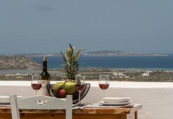Villa Lagkadia has Balcony rooms